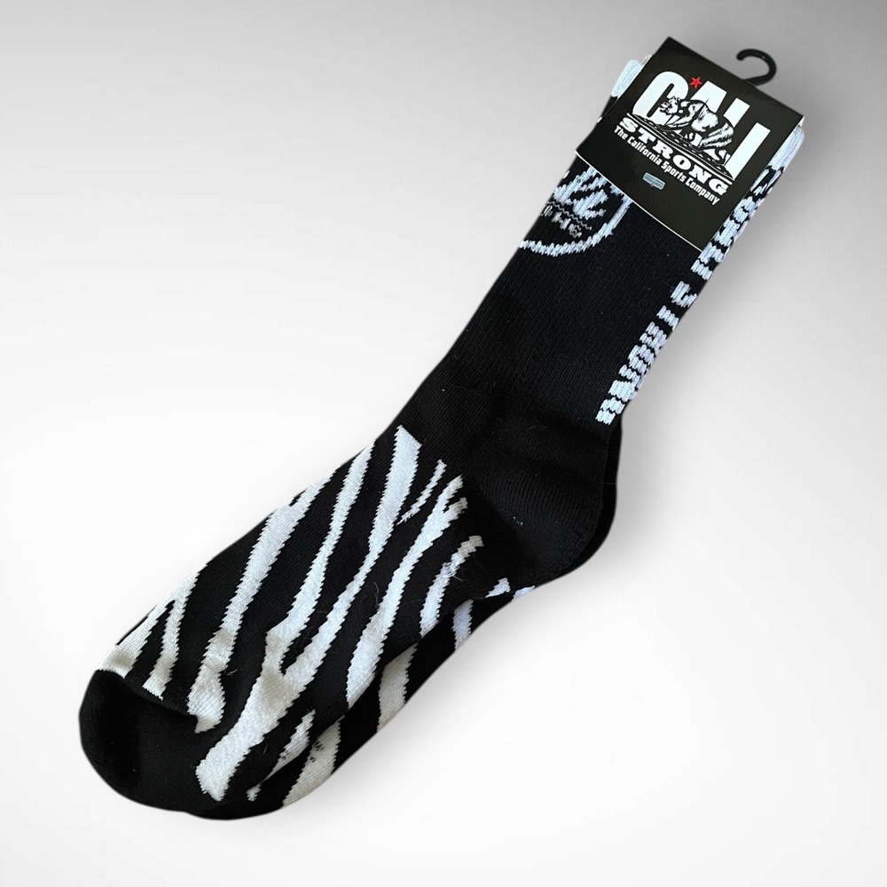 CALI STRONG Unisex Black and White Mid‎ Length Athletic Crew Sock Size S/M NWT